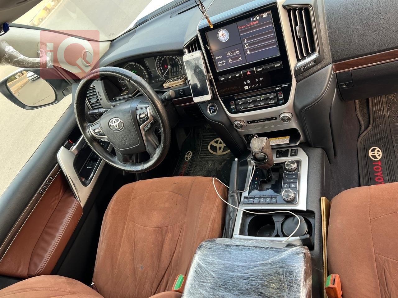 تويوتا لاندكروزر